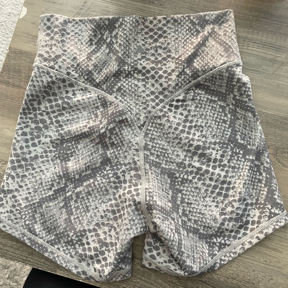 Balance/Vitality Snake 4” Shorts
